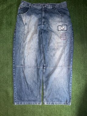 Men's Relaxed Light Blue Denim Jeans with Patch Accent